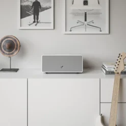 Audio Pro Drumfire D-2 W högtalare med Chromecast & AirPlay 2, vit
