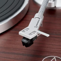 Audio-Technica AT-LPW50BT-RW skivspelare med Bluetooth, valnöt