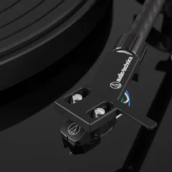 Audio-Technica AT-LPW50PB skivspelare med AT-VM95E-pickup, svart
