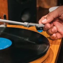 Audio Technica AT-LPW30TK skivspelare med AT-VM95C-pickup, teak