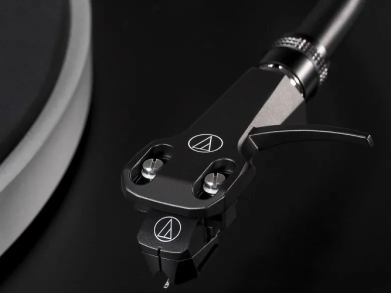 Audio Technica AT-LP5X med förmonterad AT-VM95E-pickup