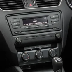 Auto-Connect Installationskit för 9/10.1-tums bilstereo, Skoda Octavia 5E 2013-2020