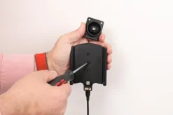 Brodit Aktiv hållare med USB-kabel och cigg-adapter, Apple iPhone 15 Pro Max