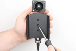 Brodit Aktiv hållare med USB-kabel och cigg-adapter, Apple iPhone 15 Plus