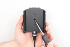 Brodit Aktiv hållare med USB-kabel och cigg-adapter, Apple iPhone 15 Plus