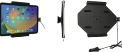 Brodit Aktiv hållare med USB-kabel och cigg-adapter, Apple iPad 10th Gen (A2696, A2757, A2777)/2025 A16 (A3354, A3355, A3356)