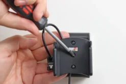 Brodit Aktiv hållare med USB-kabel och cigg-adapter, CAT B100