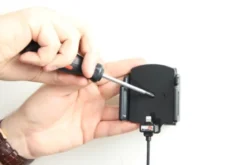 Brodit Aktiv hållare med USB-kabel och cigg-adapter, Apple iPhone 12 Mini/13 Mini/5/5C/5S/SE