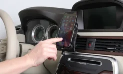 Brodit Qi trådlös aktiv mobilhållare med billaddare, Apple iPhone 12