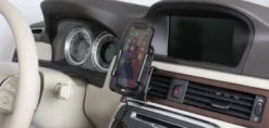 Brodit Qi trådlös aktiv mobilhållare med billaddare, Apple iPhone 12 Mini