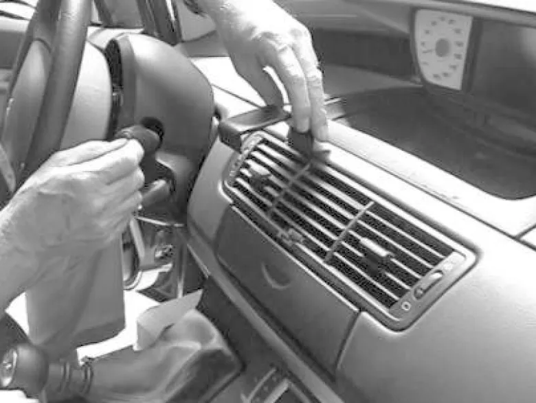 Citroen C8 02-11, Centrerad