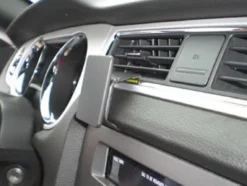 Ford Mustang 10-14, Centrerad