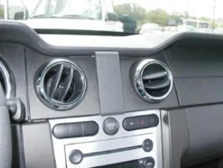 Ford Mustang 05-09, Centrerad