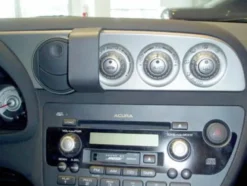 Honda Integra 04-06, Centrerad