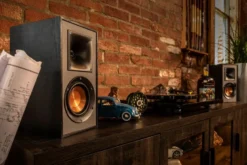 Klipsch R-41PM aktiv högtalare med Bluetooth, svart par