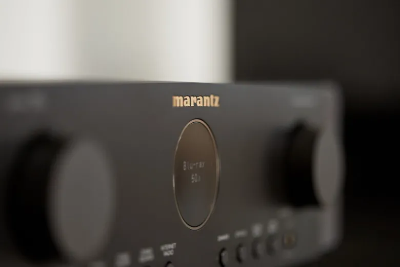 Marantz Cinema 70S & DLS Flatbox XL On-Wall 5.0 hemmabiopaket, vit