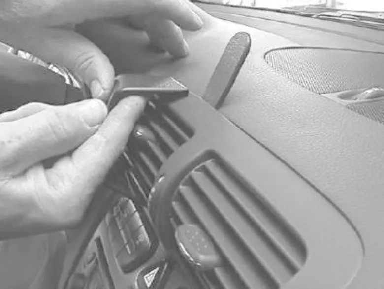 Mercedes Benz C-Klass 00-06, Centrerad