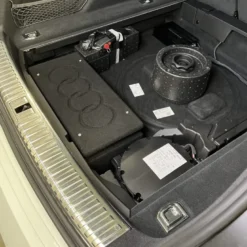 Modellanpassad tom baslåda till Audi e-tron
