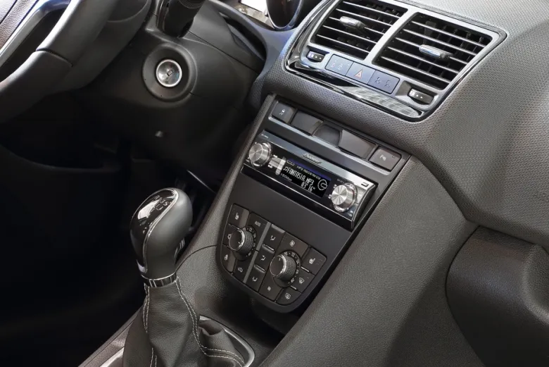 Monteringsram 1-DIN Opel Meriva B, svart
