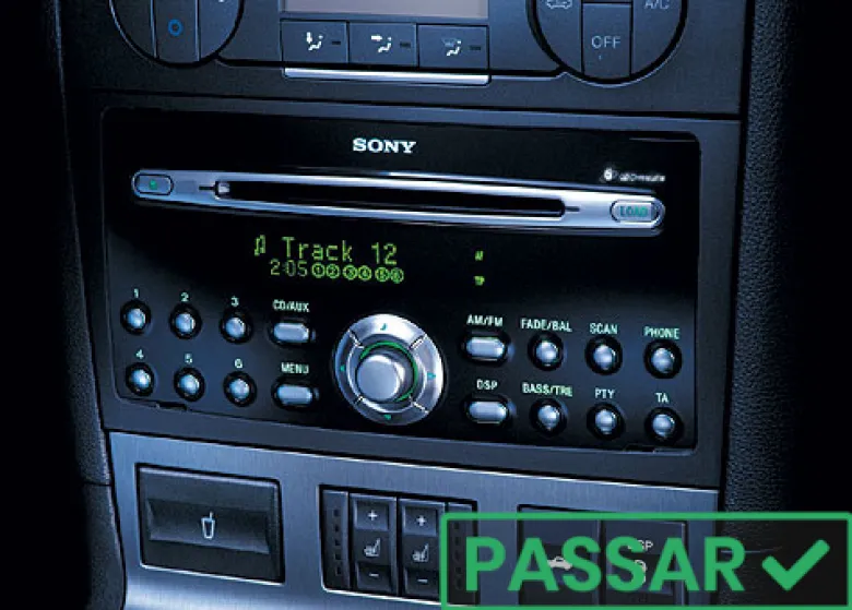 Monteringsram dubbel-DIN Ford Mondeo MK3, vinklad
