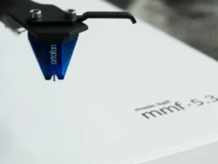 Music Hall MMF 5.3 med 2M Blue-pickup, vit