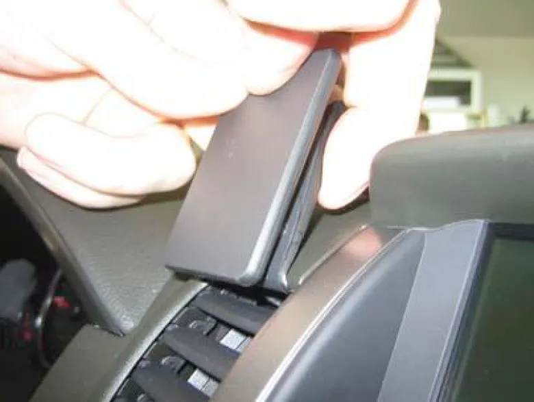 Nissan Navara 06-10, Centrerad