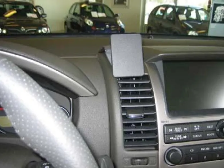Nissan Navara 06-10, Centrerad