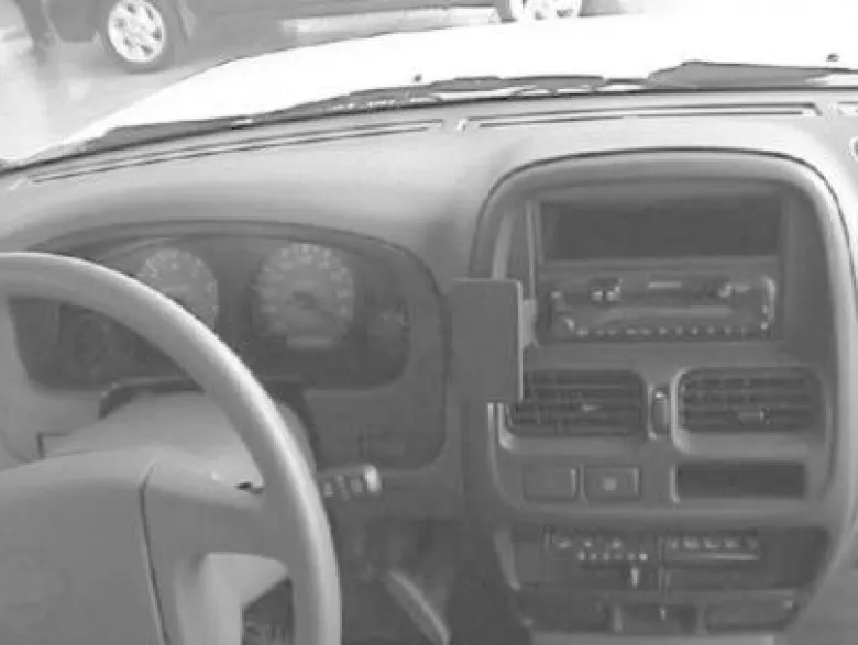 Nissan Navara 00-05, Centrerad