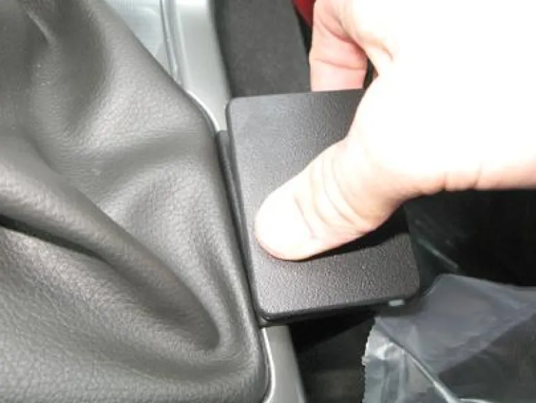 Nissan Navara 11-15, Konsol