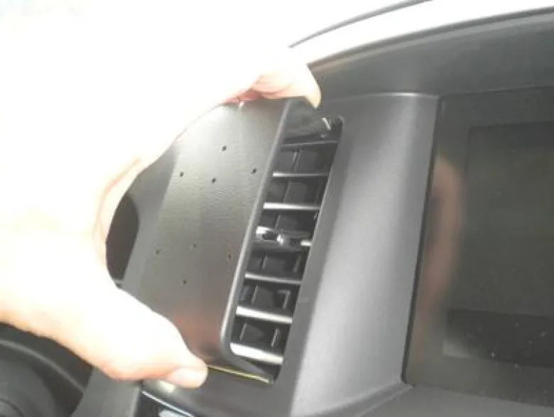 Nissan Pathfinder 13-15, Centrerad