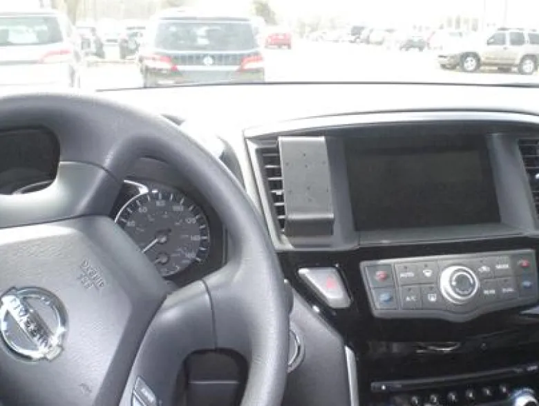 Nissan Pathfinder 13-15, Centrerad