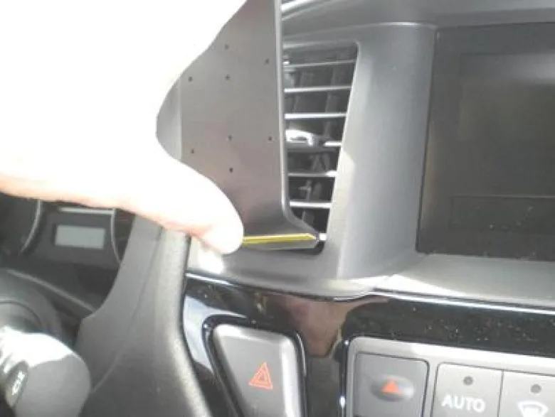 Nissan Pathfinder 13-15, Centrerad