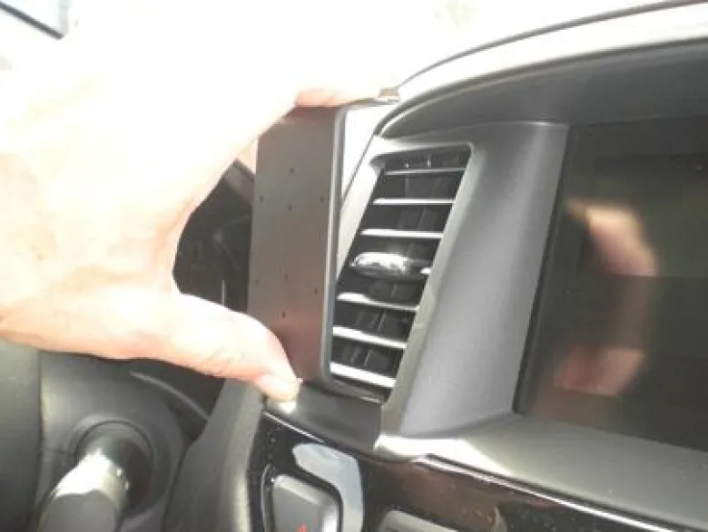 Nissan Pathfinder 13-15, Centrerad