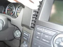 Nissan Pathfinder 10-12, Centrerad