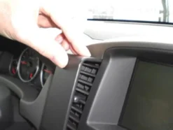 Nissan Pathfinder 10-12, Centrerad