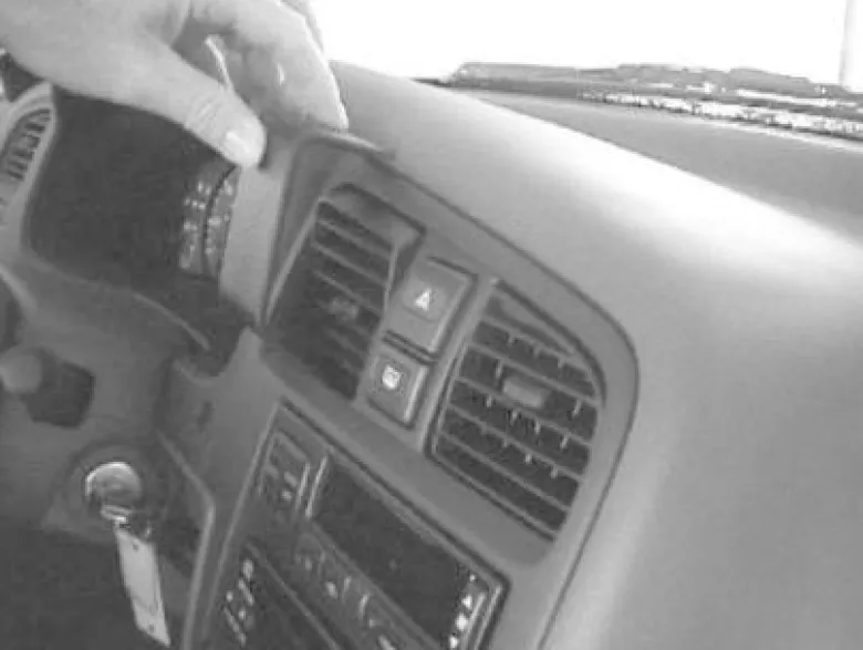 Nissan Primera 96-99, Centrerad
