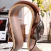 Norstone Wooden Headphone Stand, hörlursställ i valnöt
