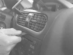 Opel Corsa 01-06, Centrerad