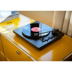 Pro-Ject A1.2 helautomatisk skivspelare med OM10, svart