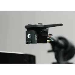 Pro-Ject E1.2 BT med Pick It MM E-pickup, pianosvart