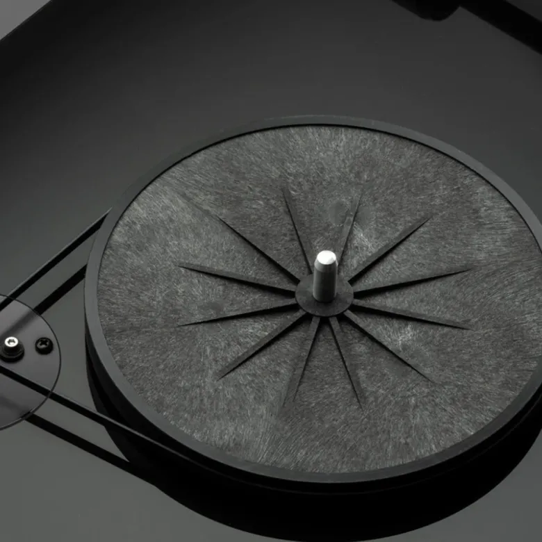 Pro-Ject E1.2 med Pick It MM E-pickup, pianosvart