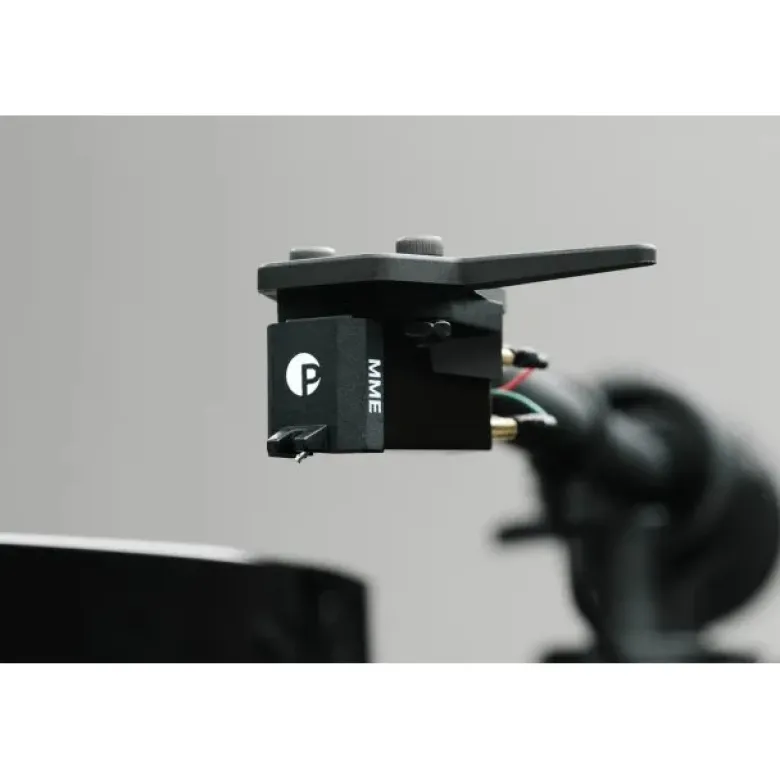 Pro-Ject E1.2 med Pick It MM E-pickup, mattvit