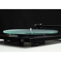Pro-Ject T1 EVO skivspelare med OM10-pickup, pianosvart