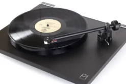 Rega Planar 1 Carbon Plus med inbyggt RIAA, mattsvart