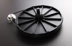 Rega Planar 1 Carbon Plus med inbyggt RIAA, mattsvart