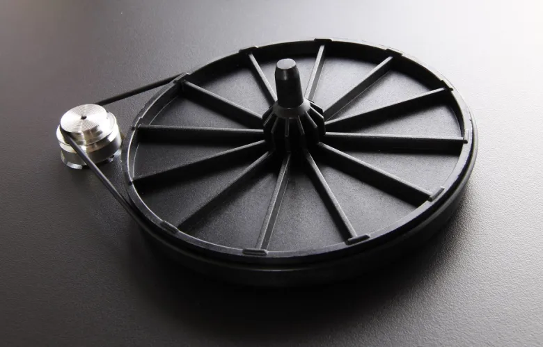 Rega Planar 1 Carbon Plus med inbyggt RIAA, mattsvart