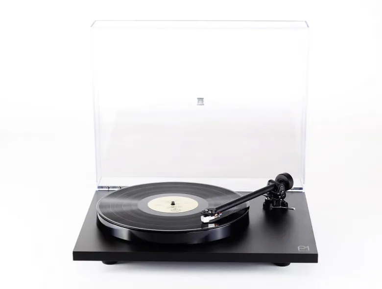 Rega Planar 1 Carbon Plus med inbyggt RIAA, mattsvart