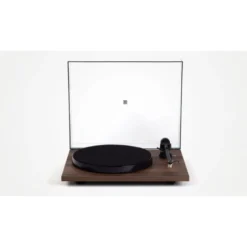Rega Planar 1 Carbon Plus med inbyggt RIAA, valnöt