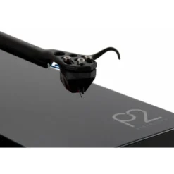 Rega Planar 2 vinylspelare med Nd3 MM-pickup, pianosvart