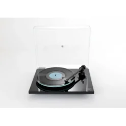 Rega Planar 2 vinylspelare med Nd3 MM-pickup, pianosvart